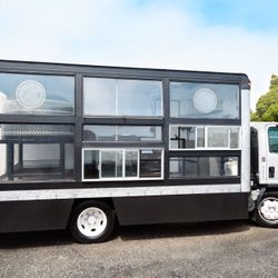 2010 Isuzu Custom Wood-Fired Pizza Truck | Cooking Channel Featured