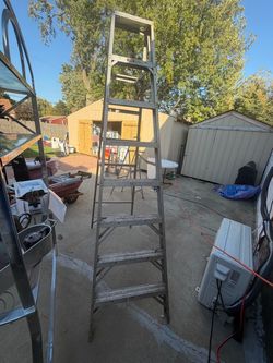 Aluminum A-Frame Step Ladder