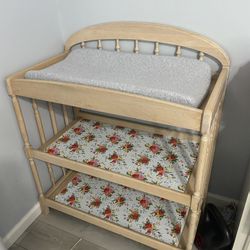 Baby Changing Table And Diaper Genie 