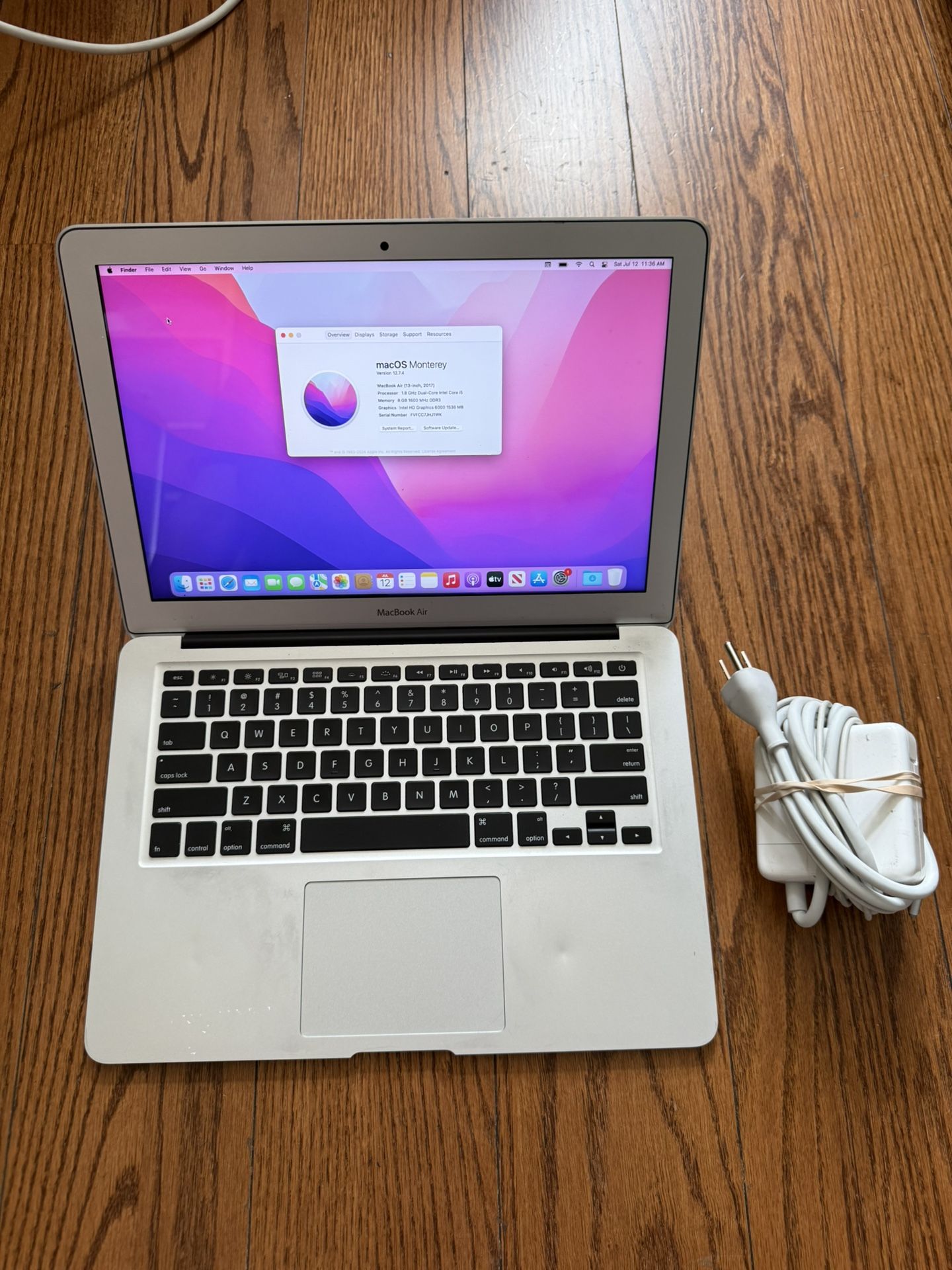 MacBook Air 13” 2017/8GB RAM/128GB SSD/Fully Functional/Good Battery Cycle.