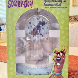 Scooby-Doo Springtime Anniversary Clock