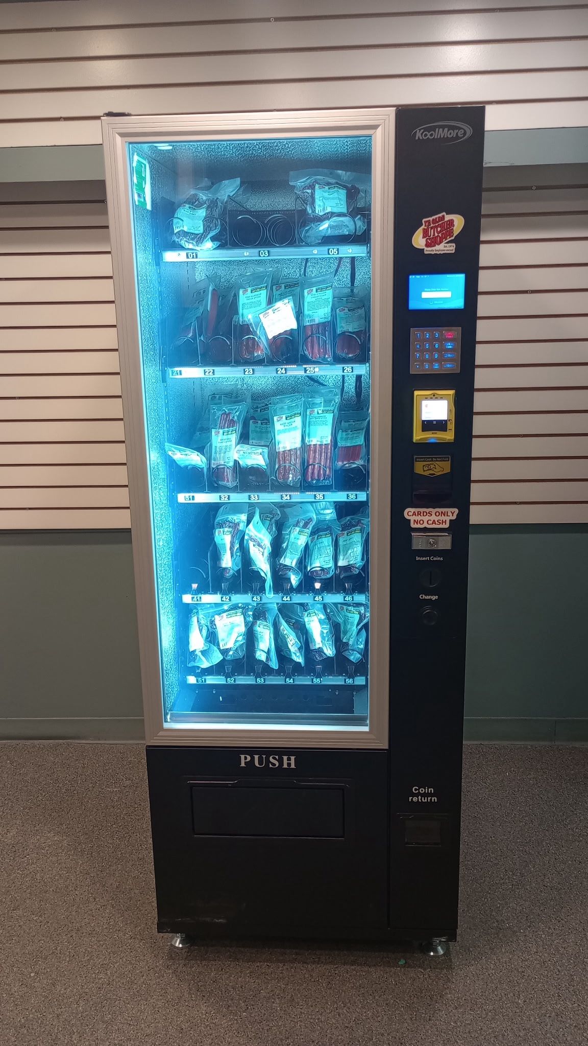 Refrigerated Snack And Vending Machine