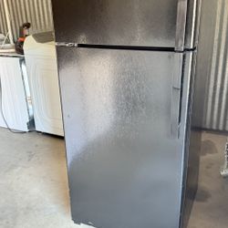 G.E Refrigerator 18 cu.ft