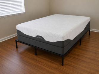 14" Thick Queen Size Serta iComfort Mattress – Like New  ¡Hablamos Español!