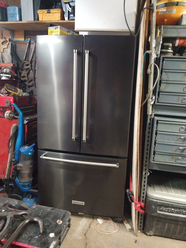 27 cu ft French door refrigerator with bottom freezer