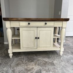 Ashley’s Furniture Bar & Table Set 