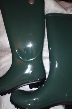 Ugg, Rain Boot's 7.