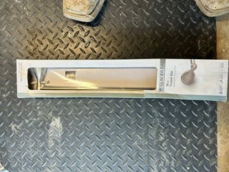 18 Inch Glacier Bay Towel Bar Brush Nickel