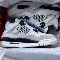 Jordan 4 Retro 