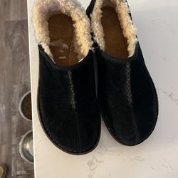 Ugg Women’s Slip Ons Size 7