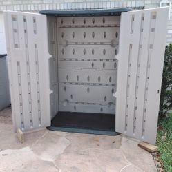 Rubbermaid Outdoor Storage Shed 