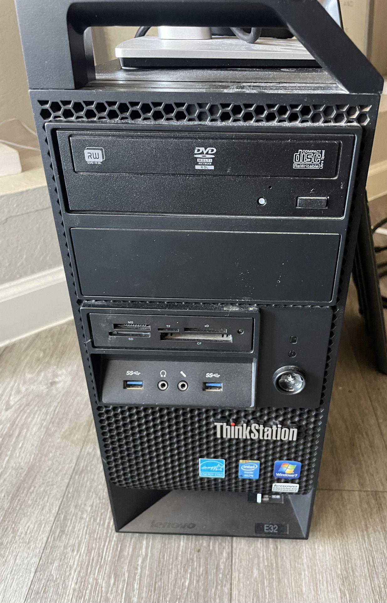 Lenovo Thinkstation E32