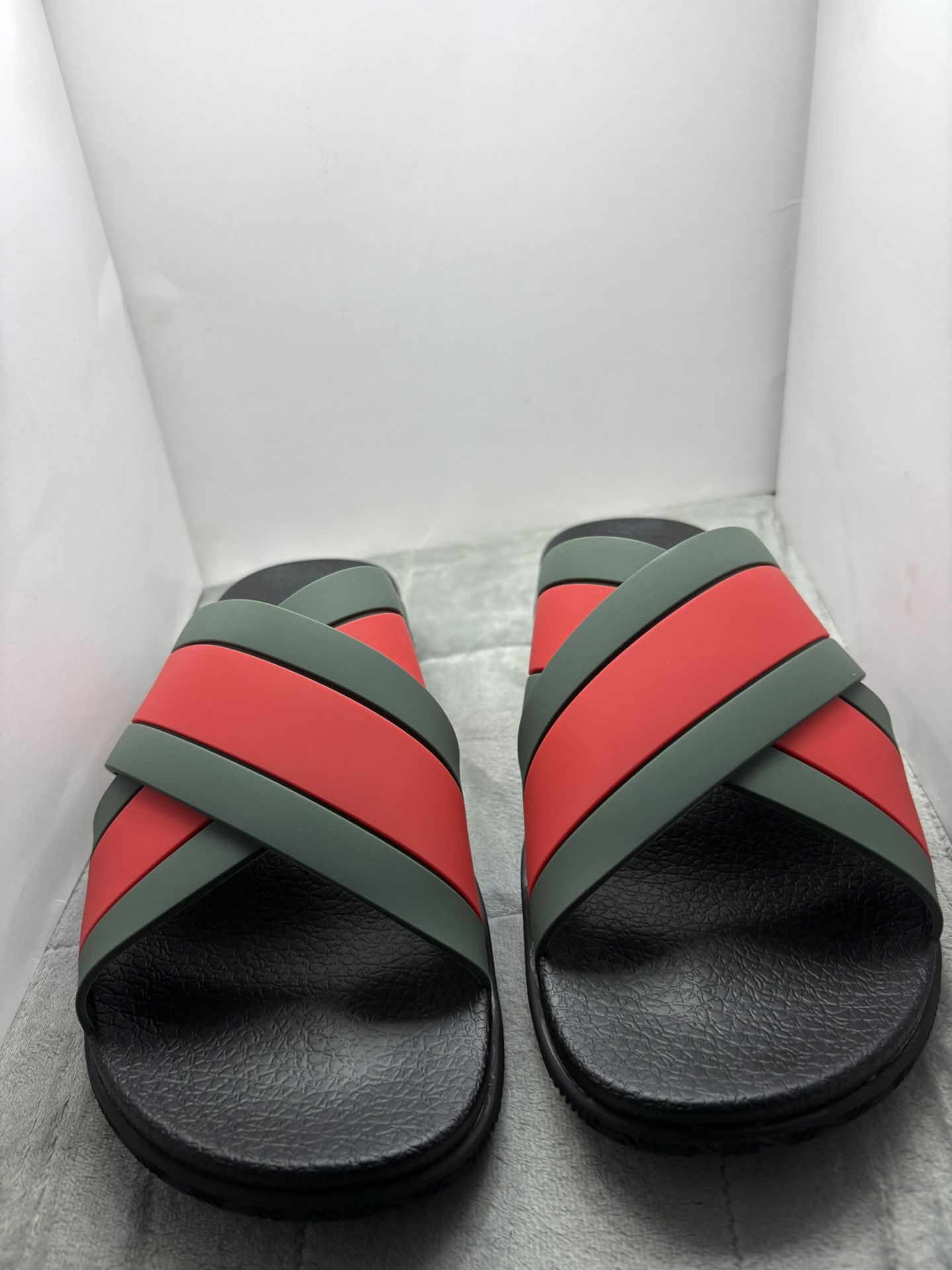 MENS GUCCI SANDALS SIZE 9