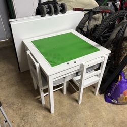 Small LEGO table 