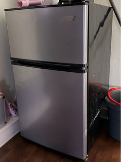 Mini fridge
