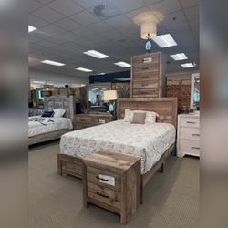 4PC Real wood bedroom set King or Queen size