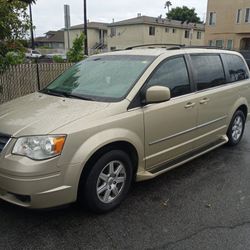 2010 Chrysler Town & Country