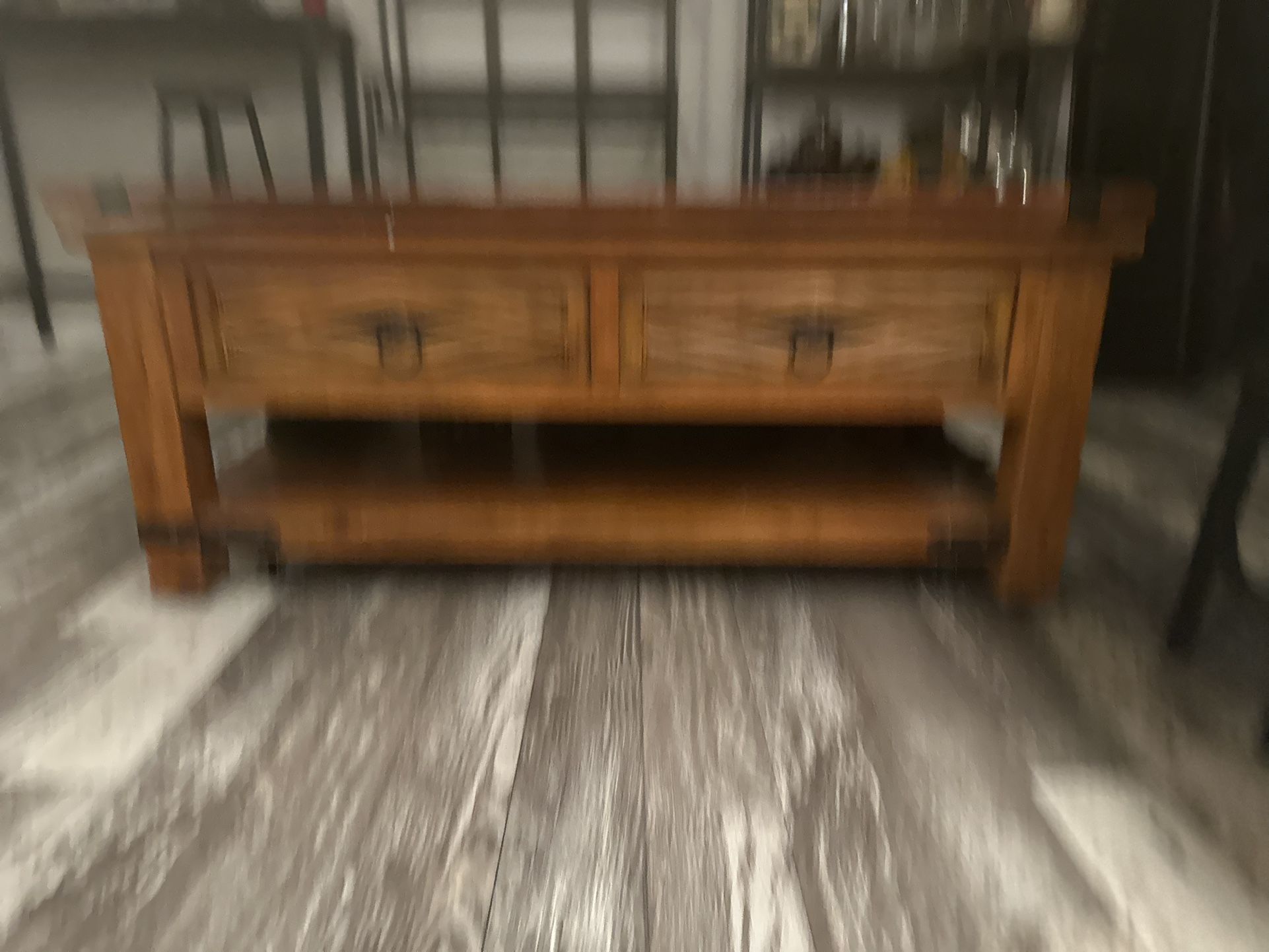 Coffee Table W/ Lift Top & Storage 