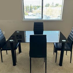 Dining Table & 4 Chairs In Perfect Condition