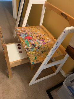 FREE little kid desk and chair