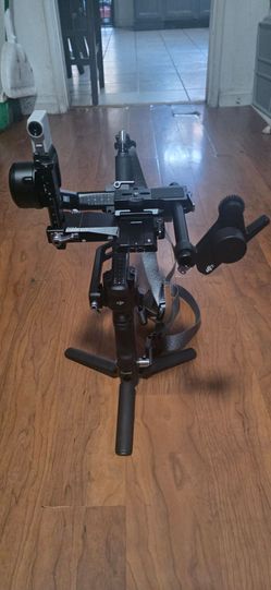 Dji RS4 gimbal Combo with SmallRig Shoulder Strap Mount and Tracking Module
