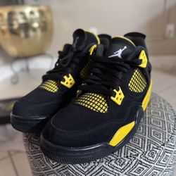 Air Jordan 4 Retro (GS) Black/ White/ Tour Yellow 