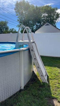 Pool ladder