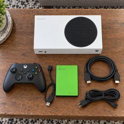 Xbox Series S 512GB + 2TB Seagate + Controller