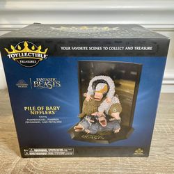 TOYLLECTIBLE TREASURES FANTASTIC BEASTS PILE OF BABY NIFFLERS WARNER BROS..(#14)