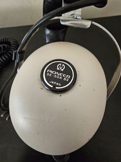 Pioneer SE-205 & 305 vintage headphones - $30