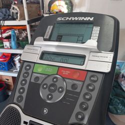 Schwinn 4.30 Elliptical.  Fitness Machine 