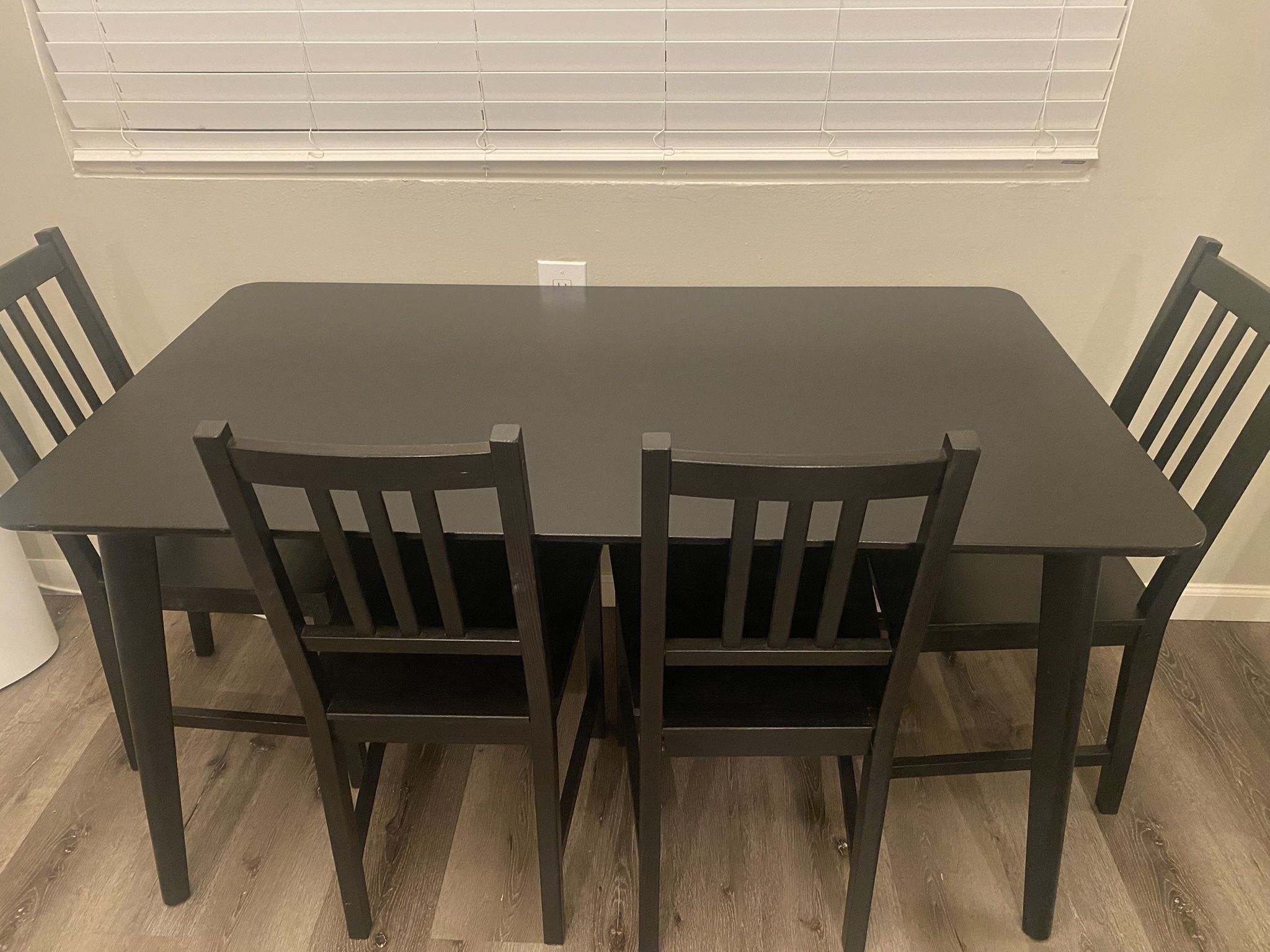 IKEA Table w / Chair Set Of 4