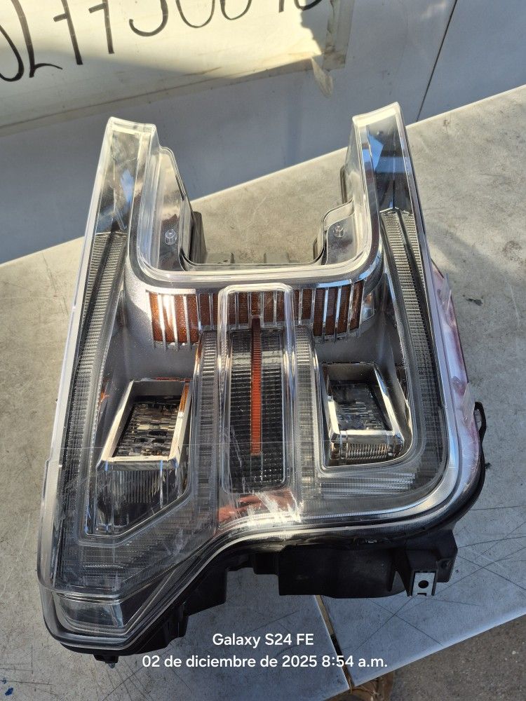 Ford F150 Right Headlight Lid Oem