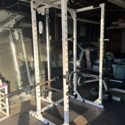 Weightlifting cage with bench and accessories 