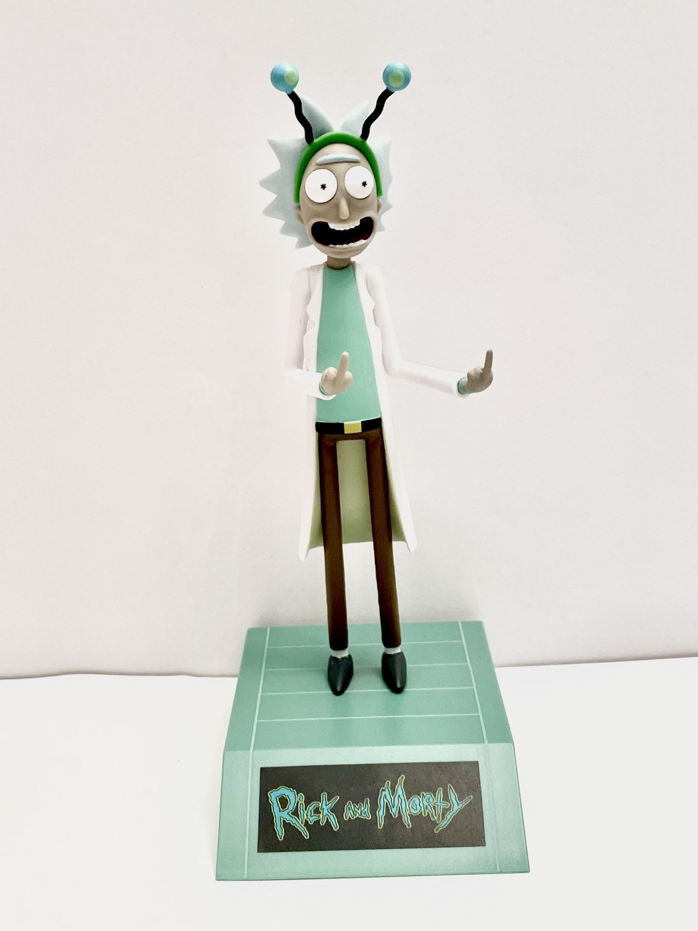 Pvc Rick And Morty Peace Among Worlds Middle Finger figure collectible
