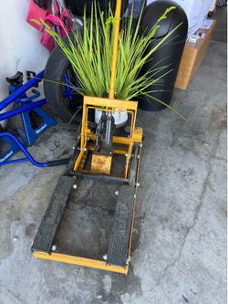Motorcycle lift