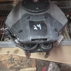 ((READ AD))((1" X 3"))((24hp brigg VTWIN engine)) riding mower