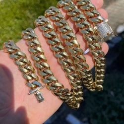 Chain And Bracelet 12MM Gold Plated 14K Doesn't  loses color 