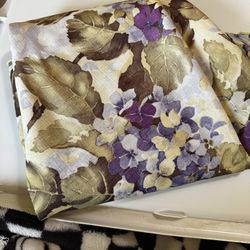 Round Tablecloth And Napkins