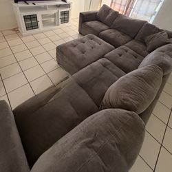🔥 FAST SALE! Oversized Grey Tufted Sectional Couch - Modular, Deep Seating & Hidden Storage 🔥