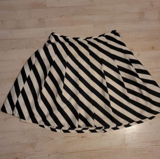 Outback Red Medium Skirt