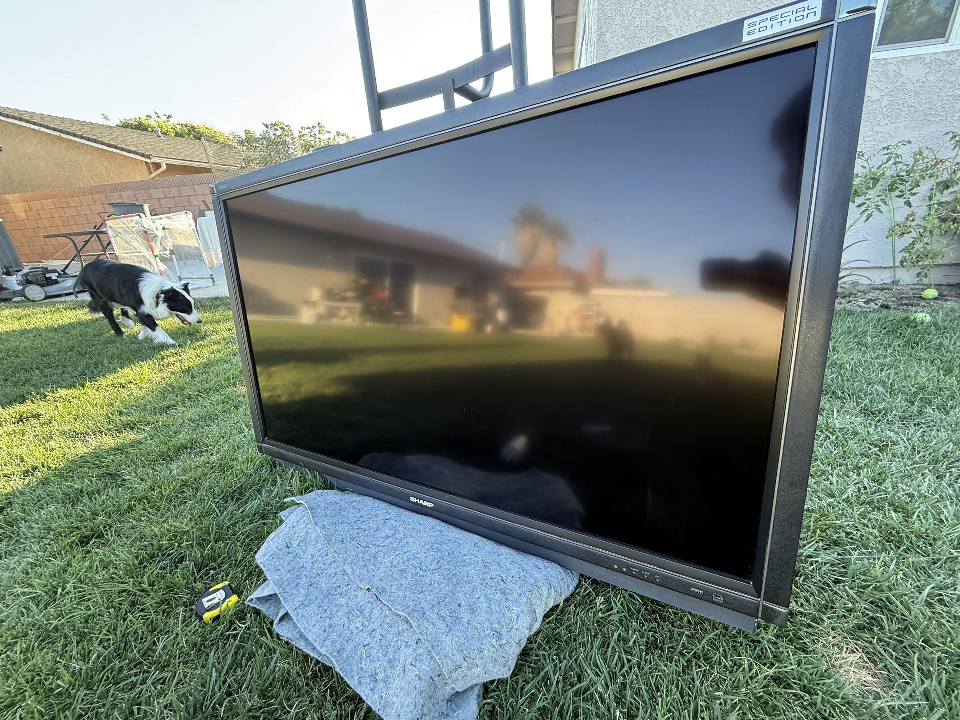 Sharp Aquos LC‑52SE94U “Special Edition” 52″ 1080p LCD HDTV