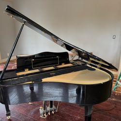 Free Suzuki Black Piano 