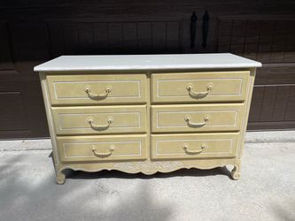 French Provincial 6-Drawer Dresser