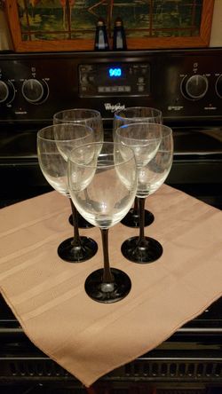 Set of 5 Wine Glasses with Black Stems