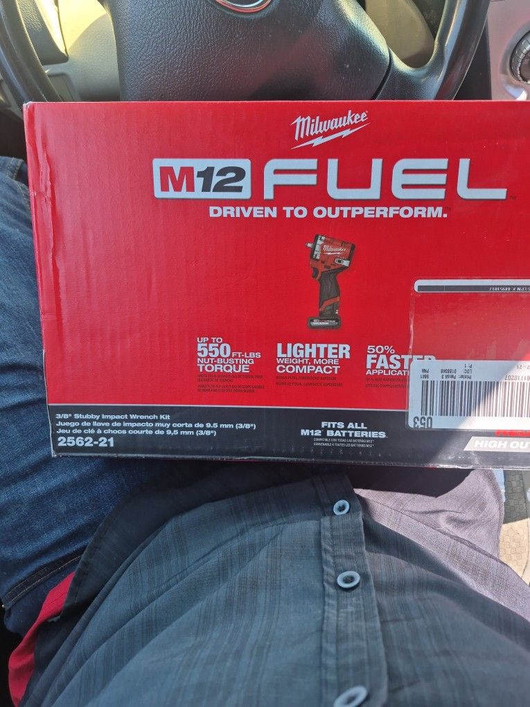 Milwaukee M12 Fuel Stubby Impact Wrench Kit
