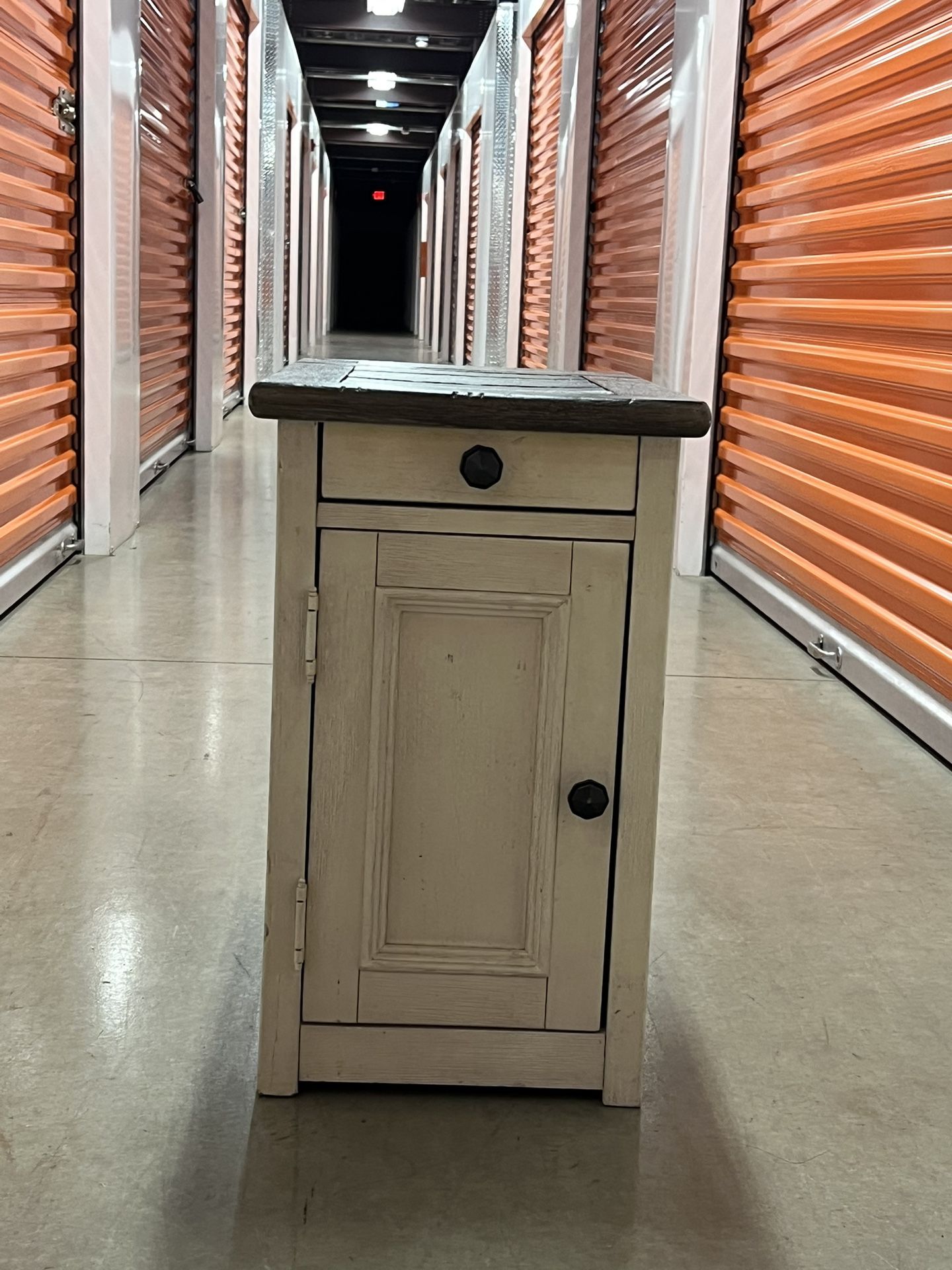 Gorgeous, Multifunctional, Sturdy Night Table With Cupholders Outlets And Storage Space!