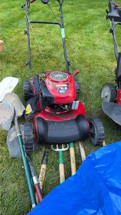 Craftsman 6.5 Horsepower 21 Inch Cut Easy Walk Propelled Lawnmower With A Briggs & Stratton Mower