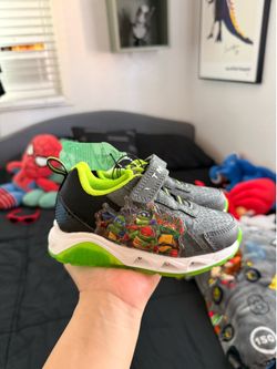 Boys shoes - 8C