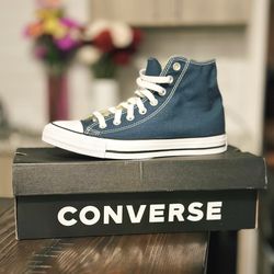 Size 7  unisex Converse Chuck Taylor All Star High Navy